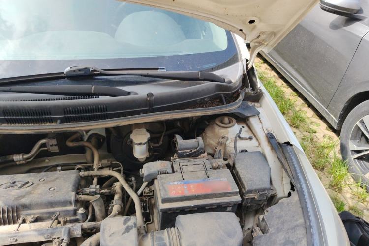 Used Hyundai Verna (older generation) 2014 1.4L Manual Smart GLS Trim Engine Bay Left