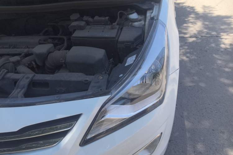 Used Hyundai Verna (older generation) 2014 1.4L Automatic Smart GLS Engine Bay Left
