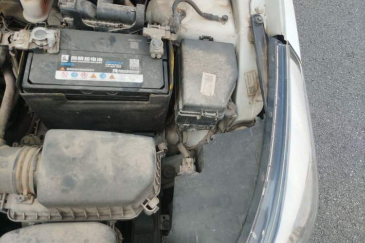 Used Hyundai Verna (older generation) 2014 1.4L Automatic Smart GLS Engine Bay Left