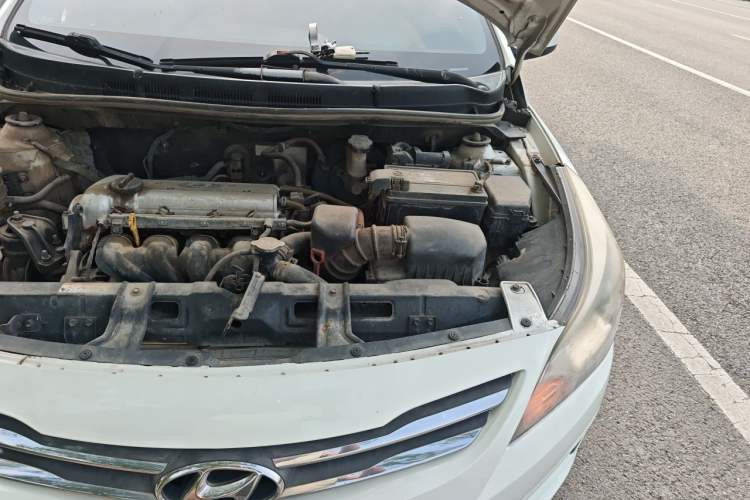 Used Hyundai Verna (older generation) 2014 1.4L Automatic Smart GLS Engine Bay Left