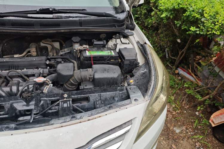 Used Hyundai Verna (older generation) 2014 1.4L Manual Smart GLS Trim Engine Bay Left