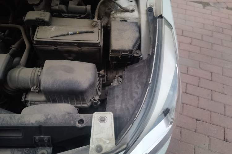 Used Hyundai Verna (older generation) 2014 1.4L Automatic Fashion GS Model Engine Bay Left
