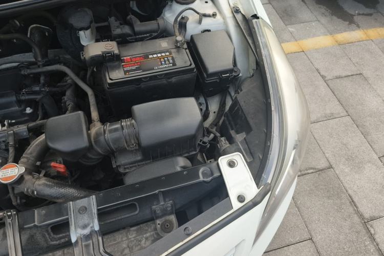 Used Hyundai Verna (older generation) 2014 1.6L Automatic Leading-Edge GLX Engine Bay Left