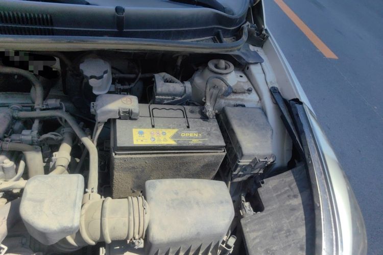 Used Hyundai Verna (older generation) 2014 1.4L Manual Smart GLS Trim Engine Bay Left