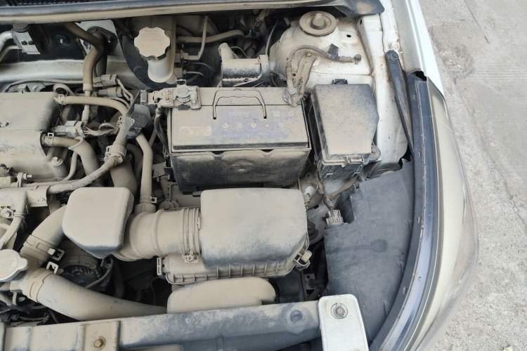 Used Hyundai Verna (older generation) 2014 1.4L Manual Smart GLS Trim Engine Bay Left