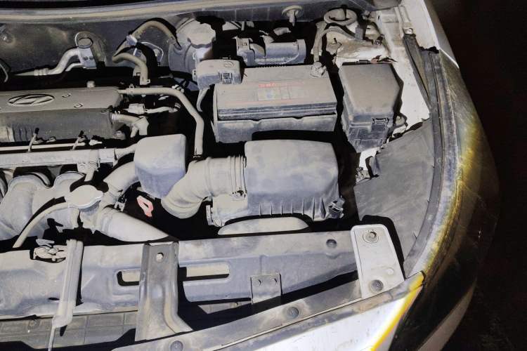 Used Hyundai Verna (older generation) 2014 1.4L Automatic Smart GLS Engine Bay Left