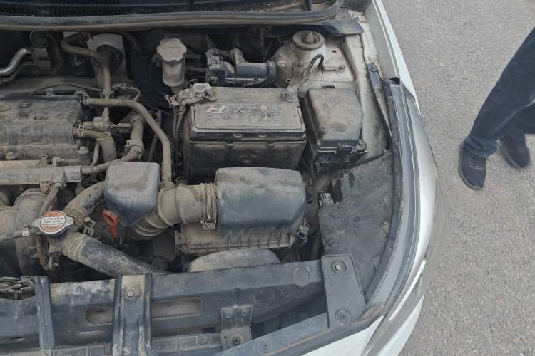 Used Hyundai Verna (older generation) 2014 1.4L Automatic Smart GLS Engine Bay Left