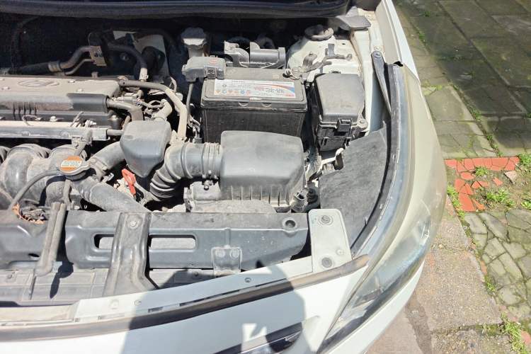 Used Hyundai Verna (older generation) 2014 1.4L Automatic Smart GLS Engine Bay Left