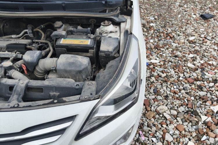 Used Hyundai Verna (older generation) 2014 1.4L Automatic Smart GLS Engine Bay Left
