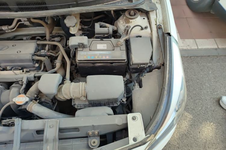 Used Hyundai Verna (older generation) 2014 1.4L Manual Smart GLS Trim Engine Bay Left