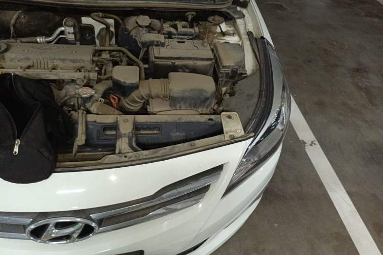Used Hyundai Verna (older generation) 2014 1.4L Automatic Smart GLS Engine Bay Left