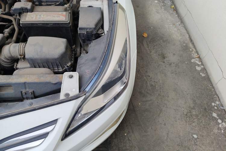 Used Hyundai Verna (older generation) 2014 1.4L Automatic Smart GLS Engine Bay Left