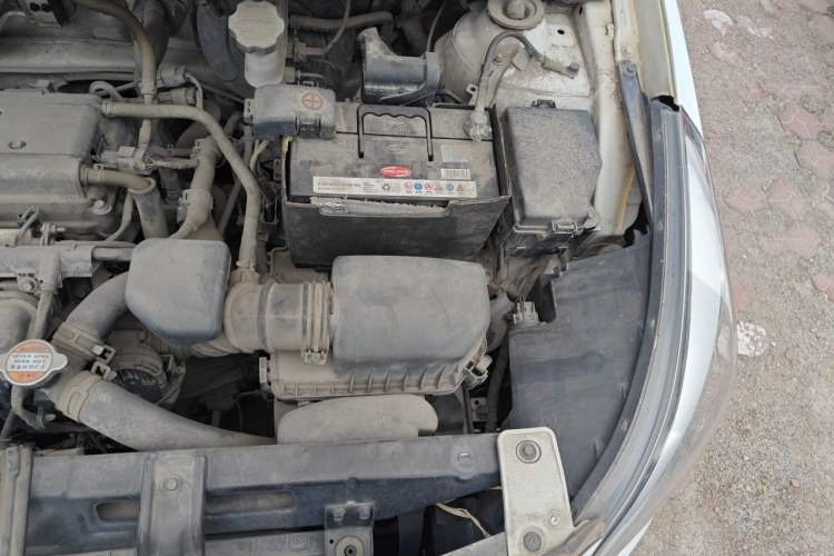 Used Hyundai Verna (older generation) 2014 1.4L Manual Smart GLS Trim Engine Bay Left