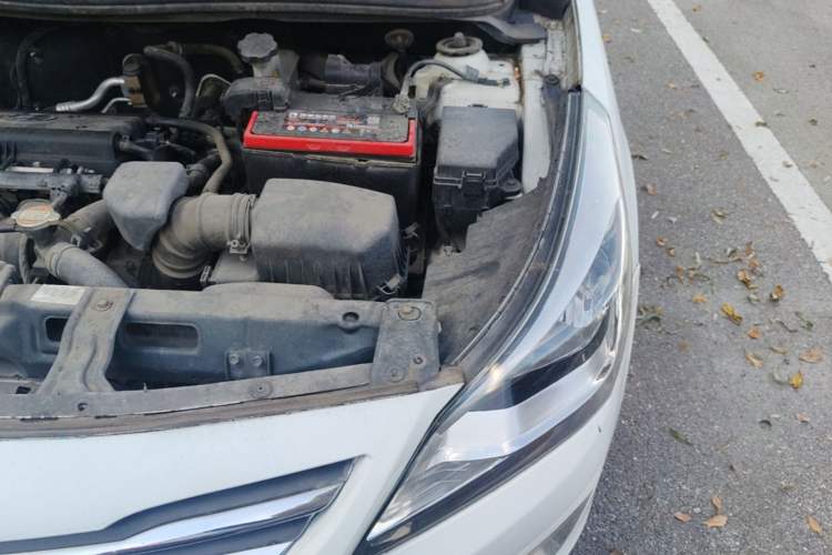 Used Hyundai Verna (older generation) 2014 1.4L Manual Smart GLS Trim Engine Bay Left