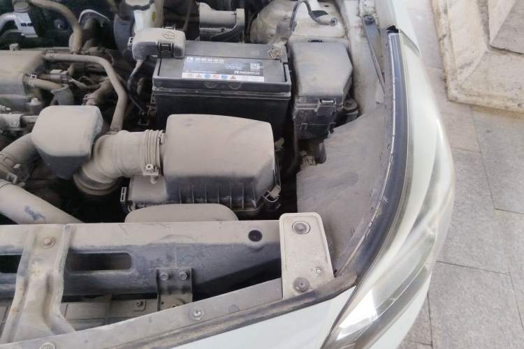 Used Hyundai Verna (older generation) 2014 1.4L Manual Smart GLS Trim Engine Bay Left