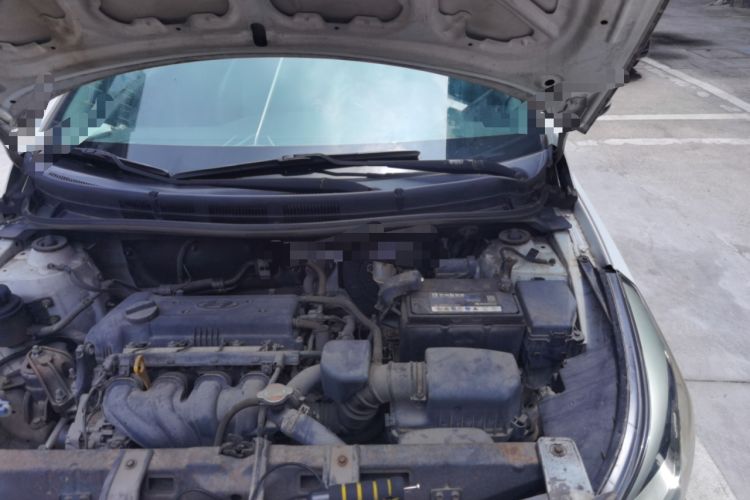 Used Hyundai Verna (older generation) 2014 1.4L Manual Smart GLS Trim Engine Bay Left