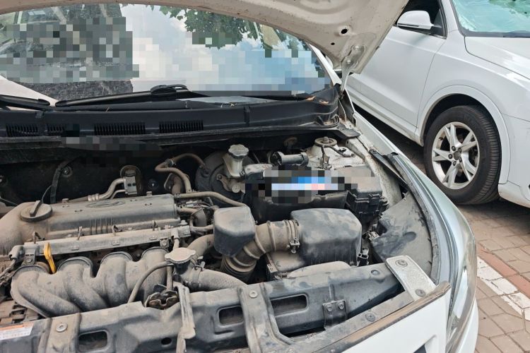 Used Hyundai Verna (older generation) 2014 1.4L Manual Smart GLS Trim Engine Bay Left