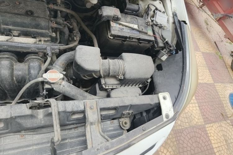 Used Hyundai Verna (older generation) 2014 1.4L Manual Smart GLS Trim Engine Bay Left