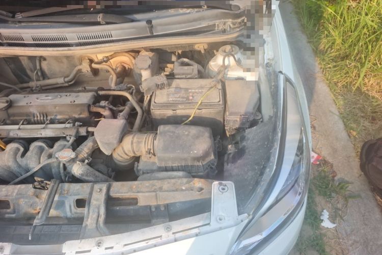 Used Hyundai Verna (older generation) 2014 1.4L Manual Smart GLS Trim Engine Bay Left