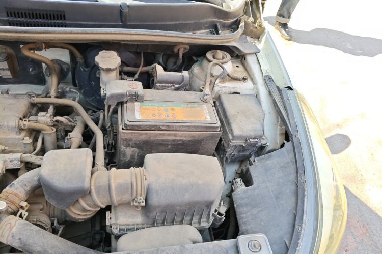 Used Hyundai Verna (older generation) 2014 1.4L Manual Smart GLS Trim Engine Bay Left