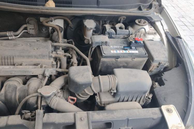 Used Hyundai Verna (older generation) 2014 1.4L Automatic Smart GLS Engine Bay Left