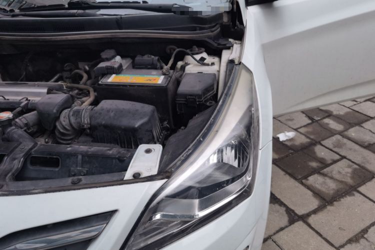 Used Hyundai Verna (older generation) 2014 1.4L Manual Smart GLS Trim Engine Bay Left