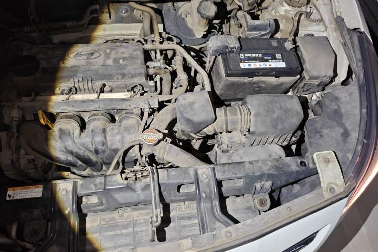 Used Hyundai Verna (older generation) 2014 1.4L Manual Smart GLS Trim Engine Bay Left