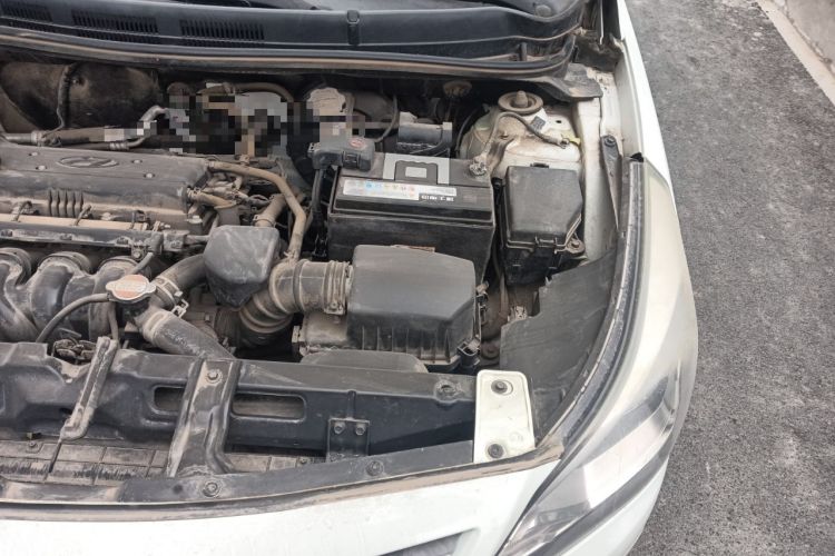 Used Hyundai Verna (older generation) 2014 1.4L Manual Smart GLS Trim Engine Bay Left