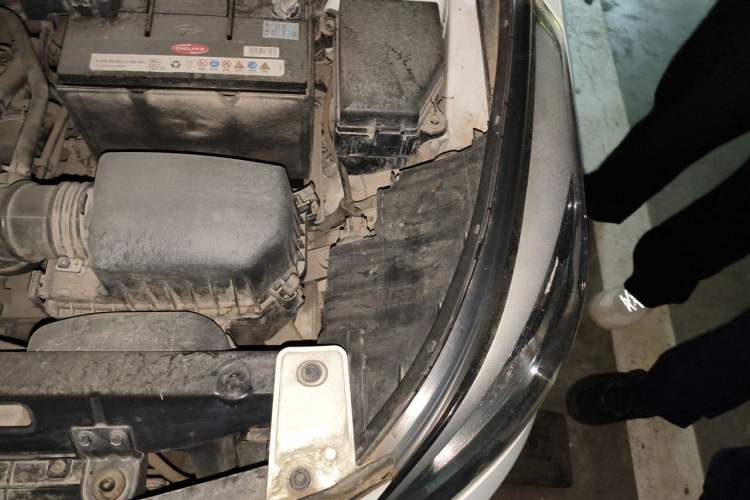 Used Hyundai Verna (older generation) 2014 1.4L Automatic Smart GLS Engine Bay Left
