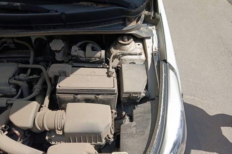 Used Hyundai Verna (older generation) 2014 1.4L Automatic Fashion GS Model Engine Bay Left