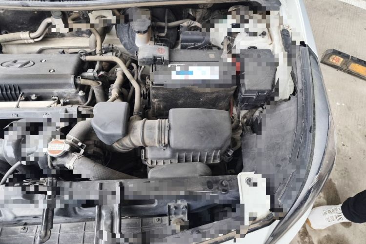 Used Hyundai Verna (older generation) 2014 1.4L Manual Smart GLS Trim Engine Bay Left