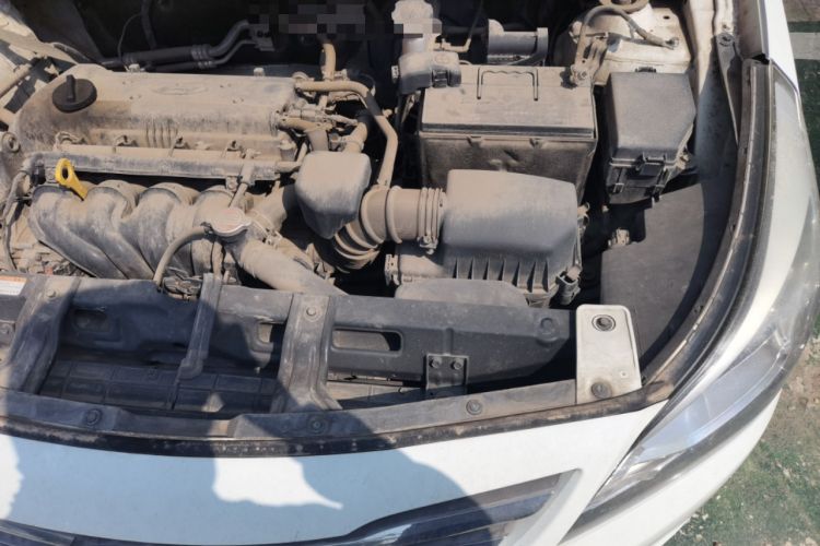 Used Hyundai Verna (older generation) 2014 1.4L Manual Smart GLS Trim Engine Bay Left