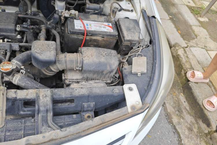 Used Hyundai Verna (older generation) 2014 1.4L Manual Smart GLS Trim Engine Bay Left