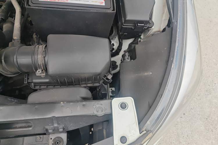 Used Hyundai Verna (older generation) 2014 1.4L Manual Smart GLS Trim Engine Bay Left