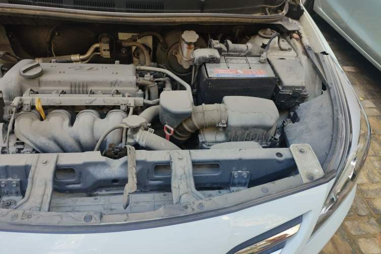 Used Hyundai Verna (older generation) 2014 1.4L Automatic Smart GLS Engine Bay Left