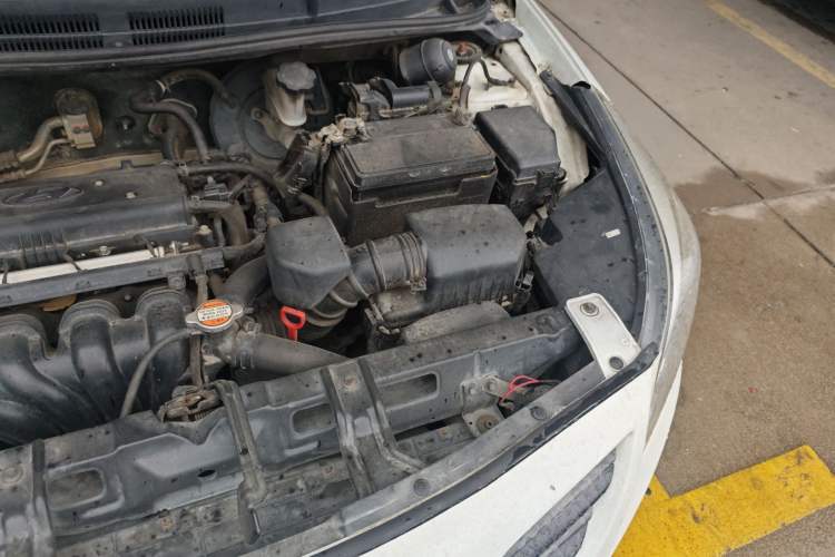 Used Hyundai Verna (older generation) 2014 1.4L Automatic Fashion GS Model Engine Bay Left