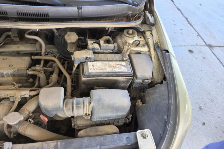 Used Hyundai Verna (older generation) 2014 1.4L Automatic Leading-Edge GLX Engine Bay Left
