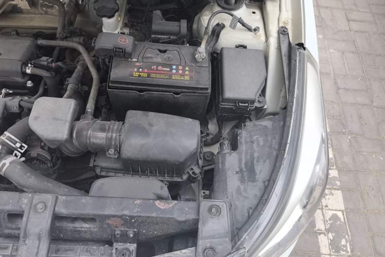 Used Hyundai Verna (older generation) 2014 1.4L Manual Smart GLS Trim Engine Bay Left
