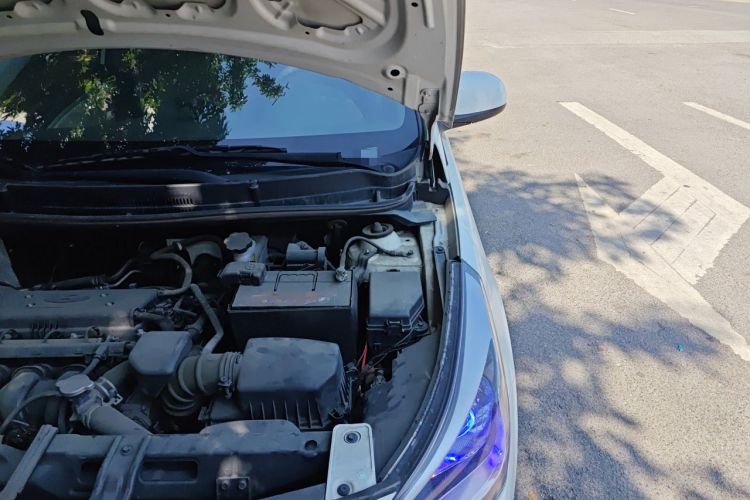 Used Hyundai Verna (older generation) 2014 1.4L Manual Smart GLS Trim Engine Bay Left