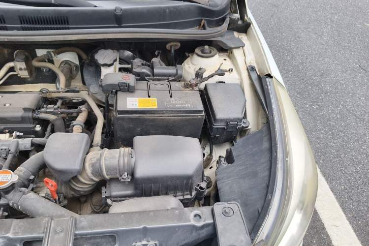Used Hyundai Verna (older generation) 2014 1.4L Automatic Smart GLS Engine Bay Left