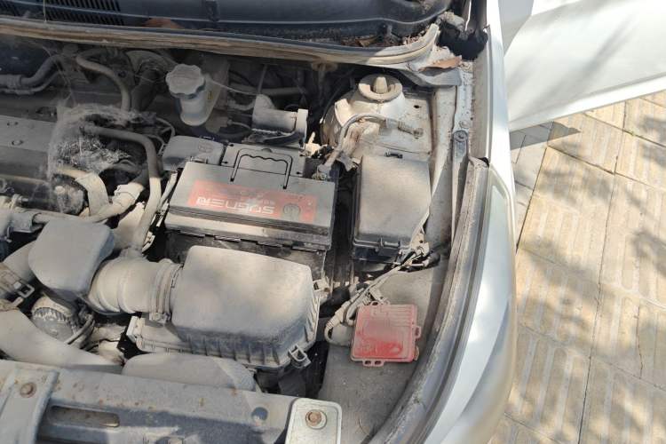 Used Hyundai Verna (older generation) 2014 1.4L Manual Smart GLS Trim Engine Bay Left