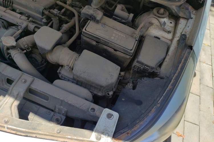 Used Hyundai Verna (older generation) 2014 1.4L Manual Smart GLS Trim Engine Bay Left