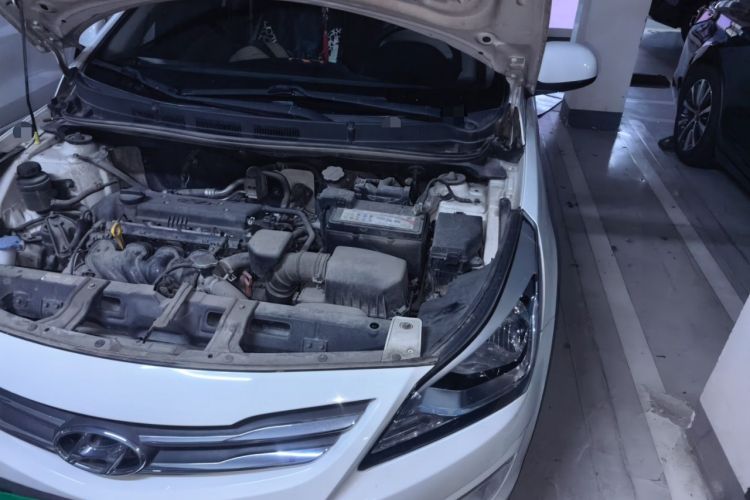 Used Hyundai Verna (older generation) 2014 1.4L Automatic Smart GLS Engine Bay Left