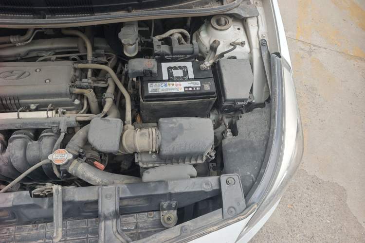 Used Hyundai Verna (older generation) 2014 1.4L Automatic Smart GLS Engine Bay Left