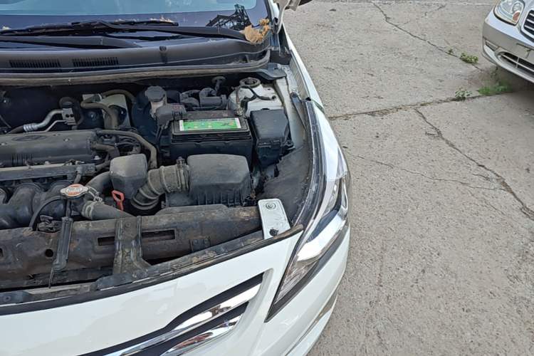 Used Hyundai Verna (older generation) 2014 1.4L Automatic Smart GLS Engine Bay Left