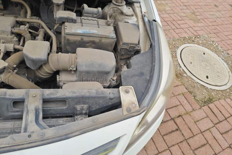 Used Hyundai Verna (older generation) 2014 1.4L Manual Smart GLS Trim Engine Bay Left