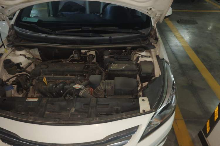 Used Hyundai Verna (older generation) 2014 1.4L Automatic Smart GLS Engine Bay Left