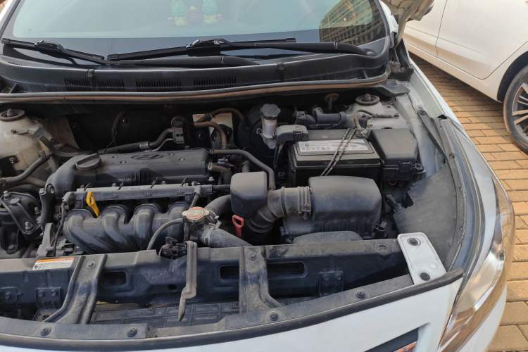 Used Hyundai Verna (older generation) 2014 1.4L Automatic Smart GLS Engine Bay Left