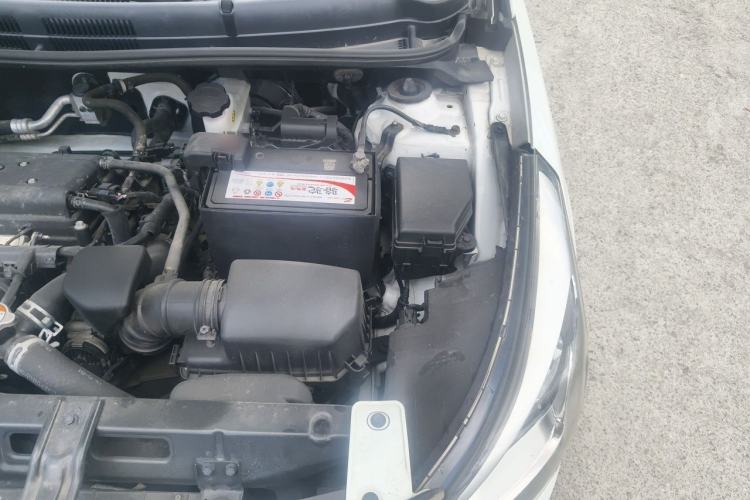 Used Hyundai Verna (older generation) 2014 1.4L Manual Smart GLS Trim Engine Bay Left