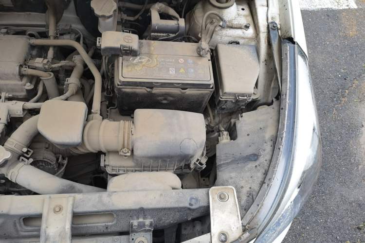 Used Hyundai Verna (older generation) 2014 1.4L Manual Smart GLS Trim Engine Bay Left